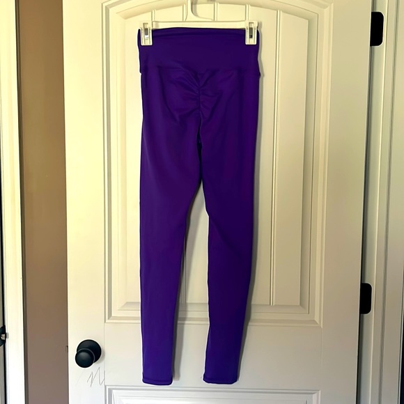 Purple ABS2B workout pants with scrunched back seam - Picture 3 of 4